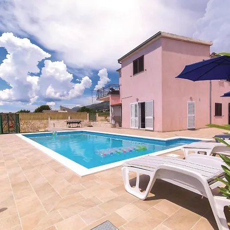 Three-bedroom In Kastel Sucurac
