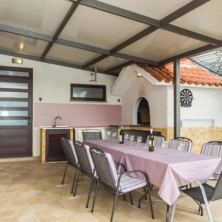 Three-bedroom In Kastel Sucurac
