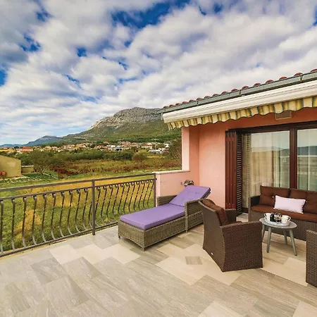 Three-bedroom In Kastel Sucurac * Kaštela