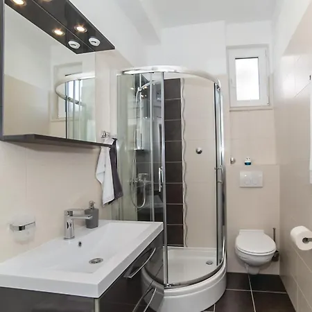 Three-bedroom In Kastel Sucurac Hébergement de vacances