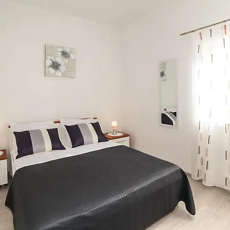 Hébergement de vacances Three-bedroom In Kastel Sucurac