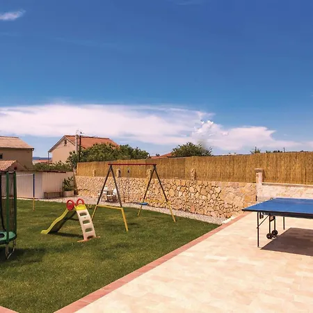 Three-bedroom In Kastel Sucurac *