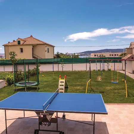 Three-bedroom In Kastel Sucurac Hébergement de vacances *
