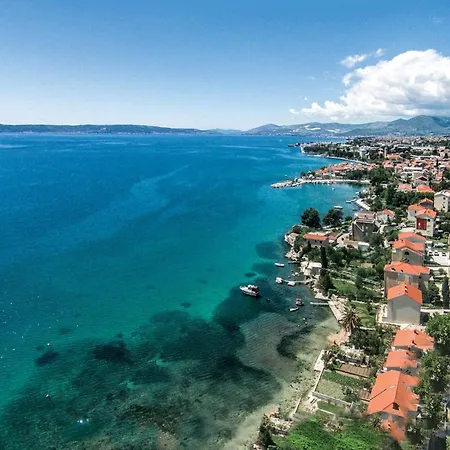 Three-bedroom In Kastel Sucurac *