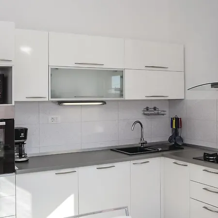 Three-bedroom In Kastel Sucurac Hébergement de vacances