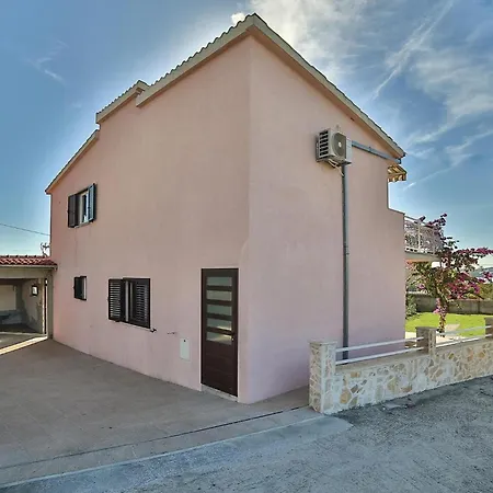 Three-bedroom In Kastel Sucurac Hébergement de vacances *