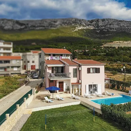 Three-bedroom In Kastel Sucurac Hébergement de vacances Kaštela