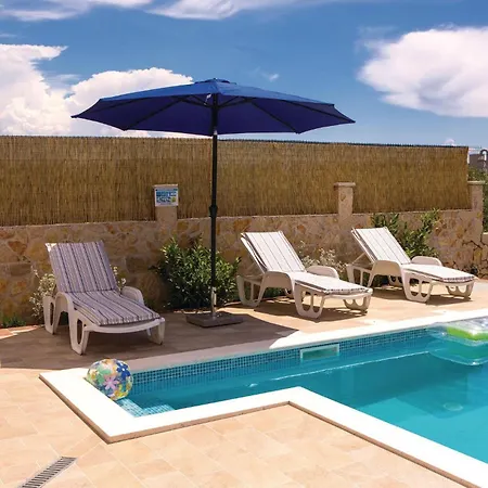 Three-bedroom In Kastel Sucurac Hébergement de vacances Kaštela